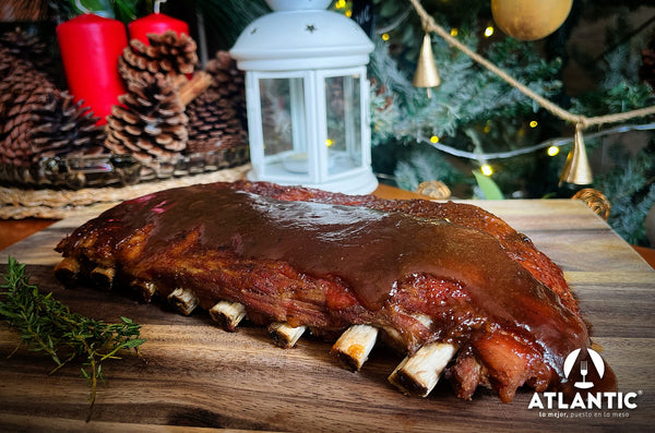 Costillas de cerdo St Louis en salsa de tamarindo y ensalada navideña