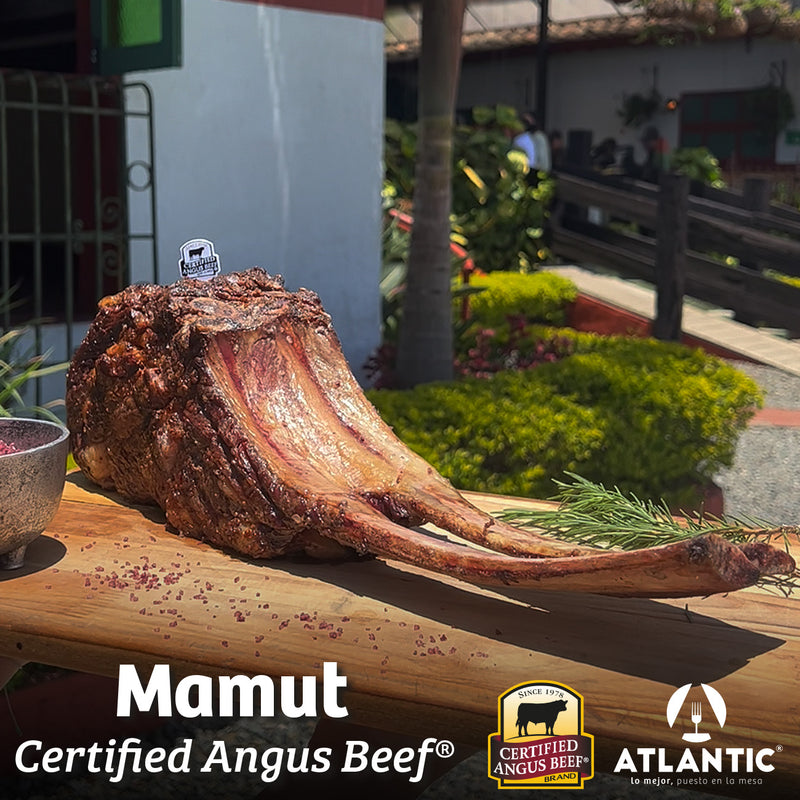 MAMUT STEAK Certified Angus Beef® X 3000G ASADO SOBRE TABLA DE MADERA