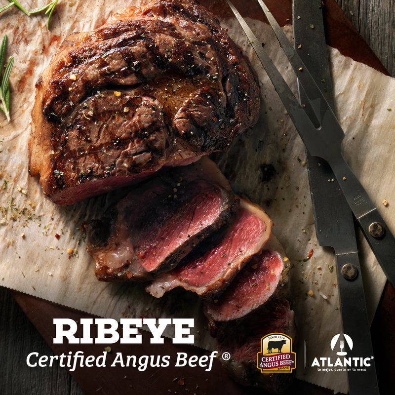 RIB EYE Certified Angus Beef® asado a termino medio decorado con romero y trinchetes